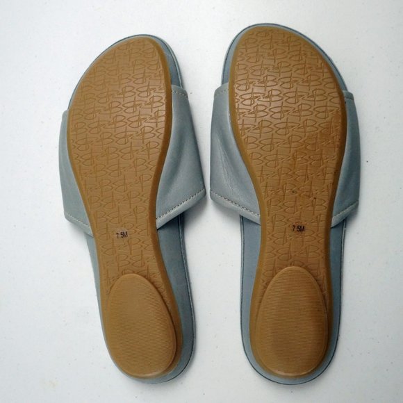 B. Makowsky Blue Slides, Flower detail - Picture 5 of 5